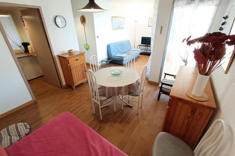 Bright cocoon with shared pool in Bandol - image 1