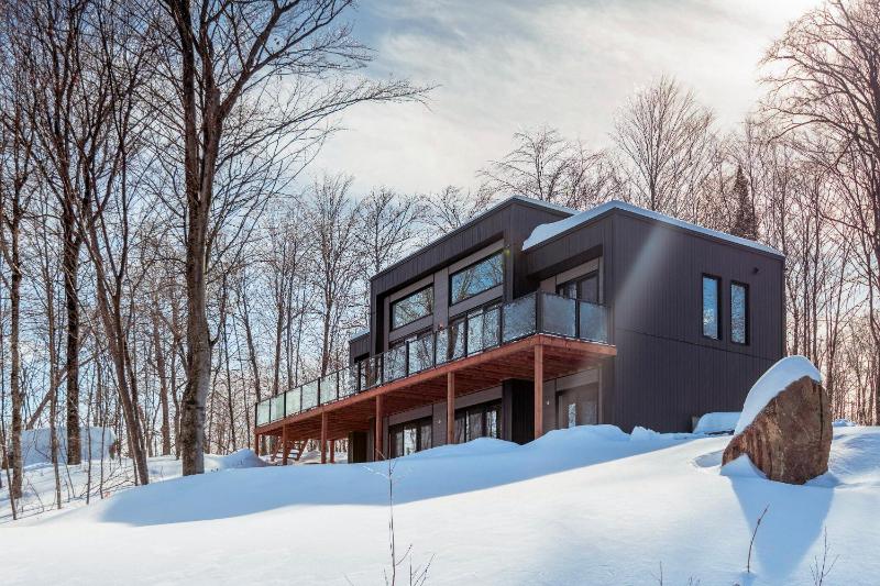 Luxurious Villa Tremblant 4 Bdrs W Hot Tub B5 Images