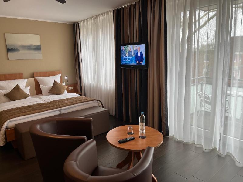 Deluxe Double Room with Balcony image 1