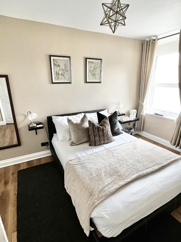 Standard Double Room image 1