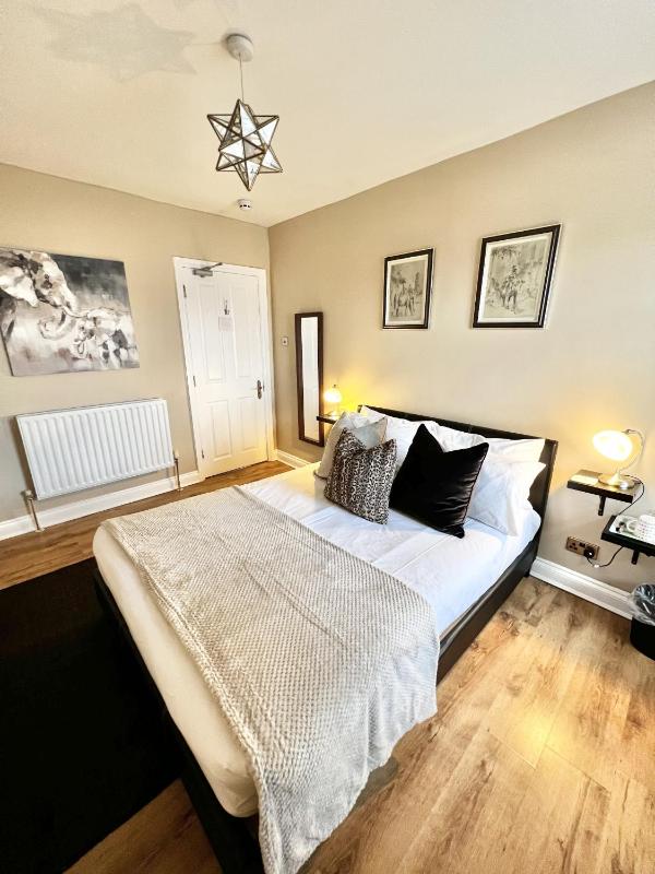 Standard Double Room image 2