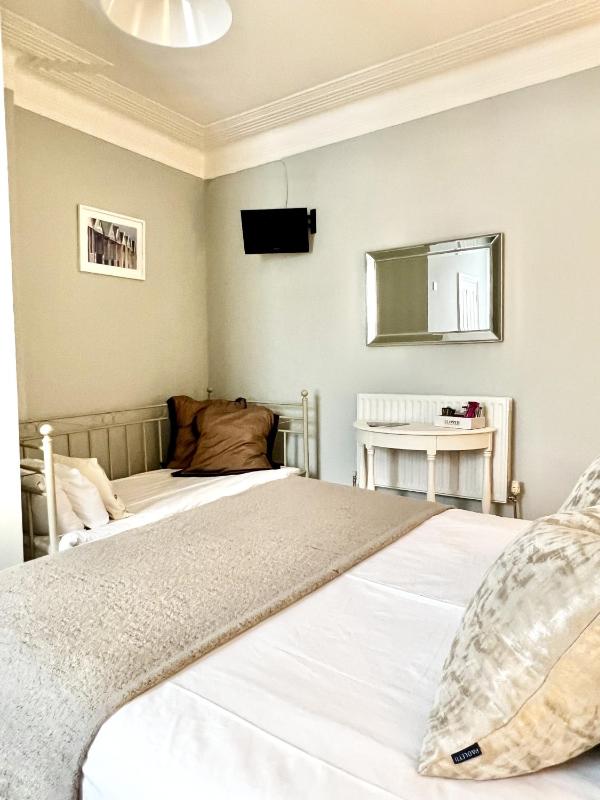 Superior Suite image 4