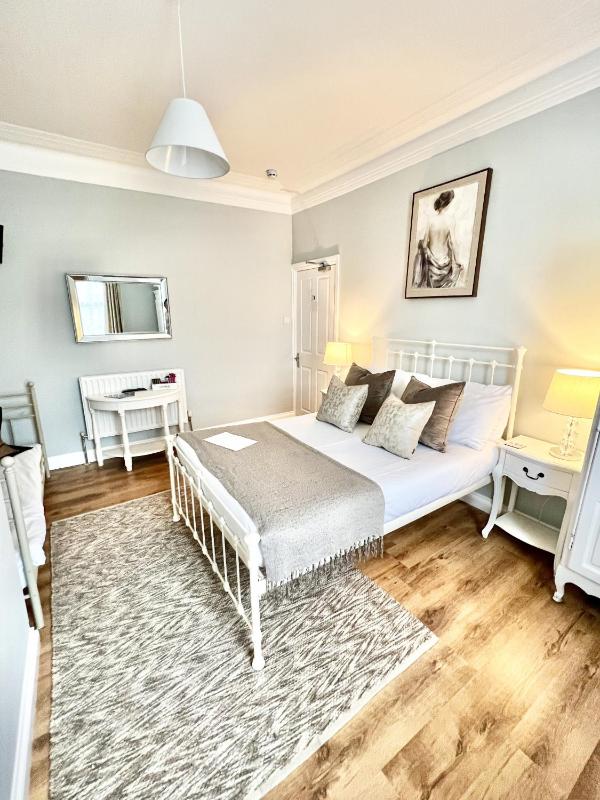 Superior Suite image 3