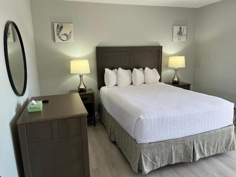 Marco Island Lakeside Inn - image 36