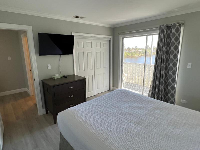 Marco Island Lakeside Inn - image 11