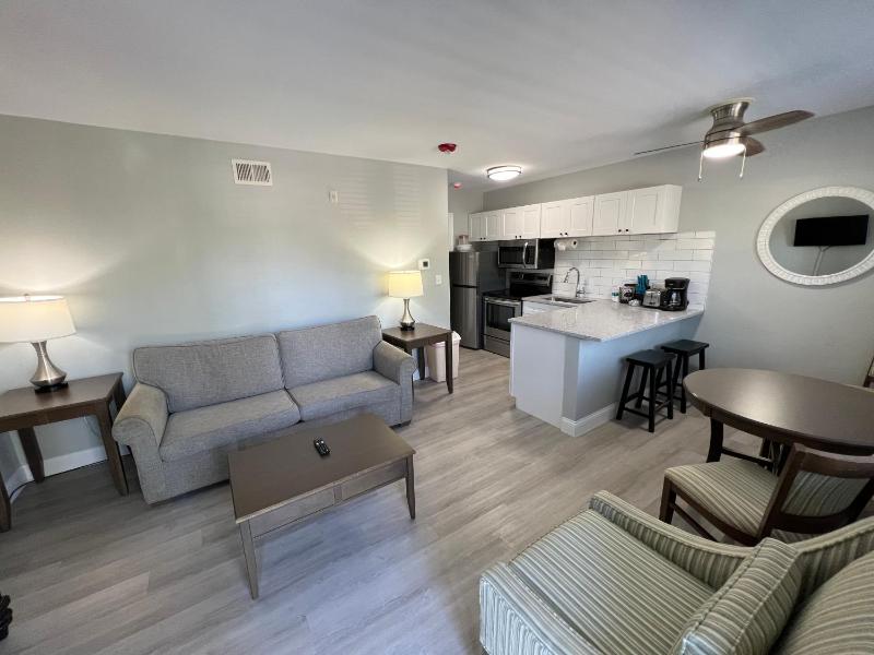 Marco Island Lakeside Inn - image 31