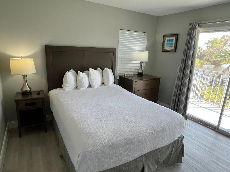 Marco Island Lakeside Inn - image 12