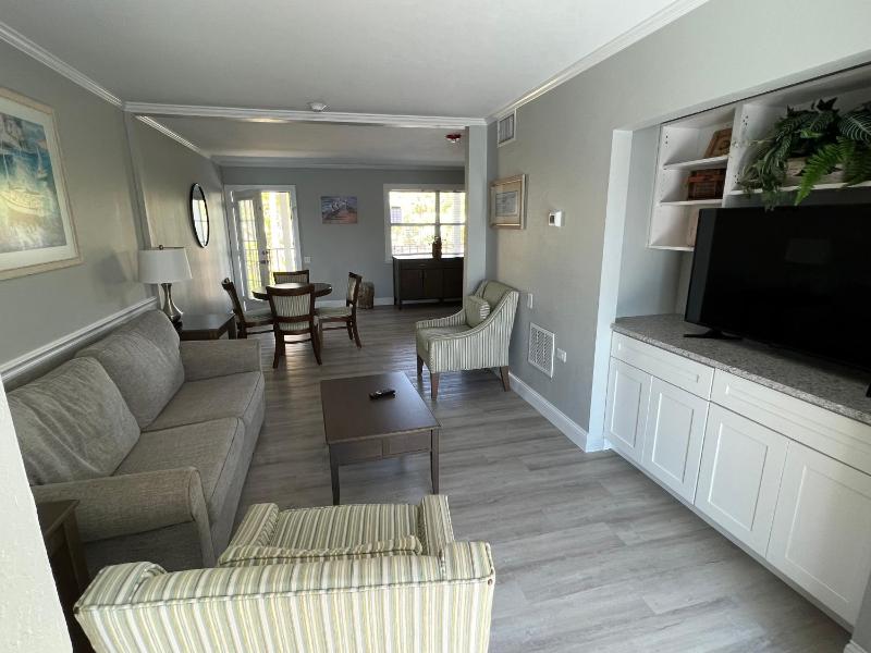 Marco Island Lakeside Inn - image 8