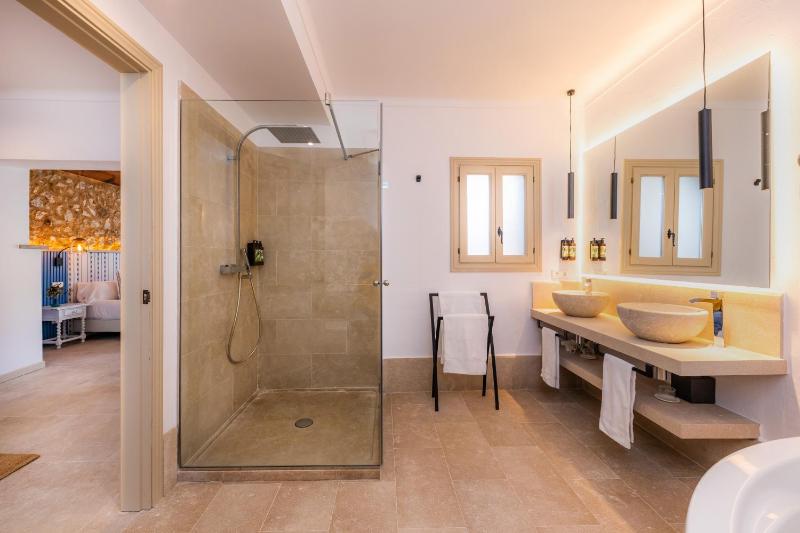 Classic Suite image 3
