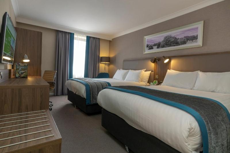 Standard Double Room with Two Double Beds image 2