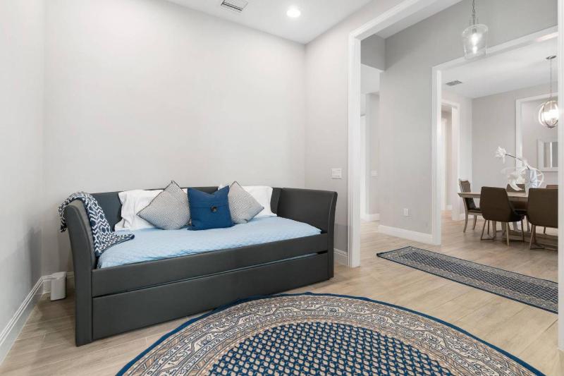 445 S. Heathwood - image 32
