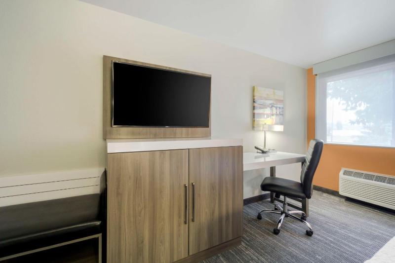 King Room image 4