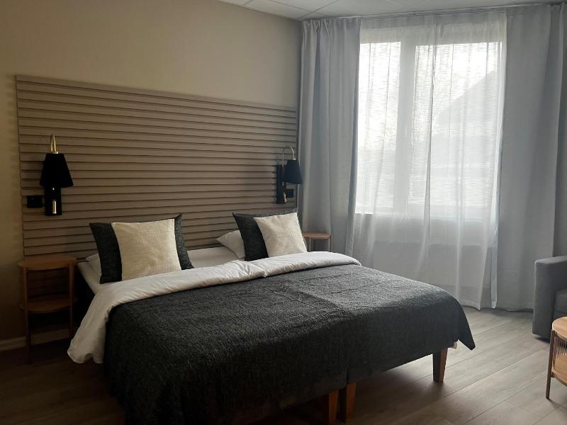 Double or Twin Room image 4