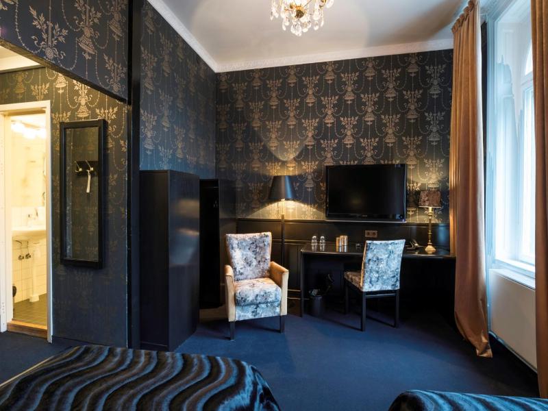Superior Twin Room image 4