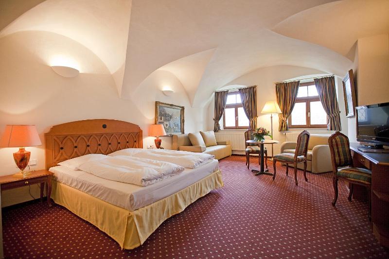 Twin Room image 2