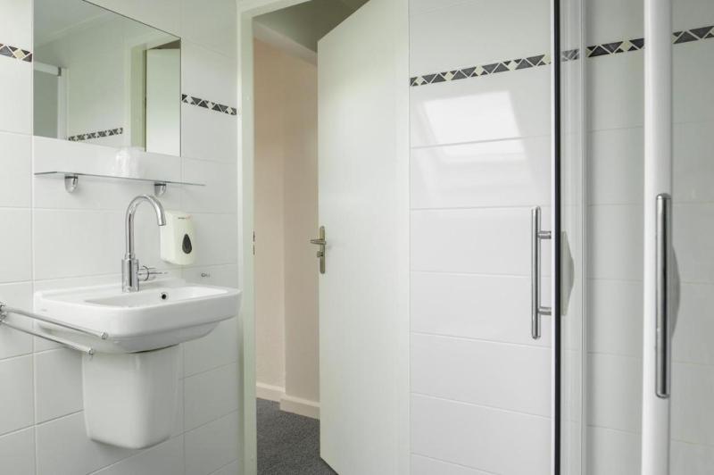 Deluxe Twin Room image 3