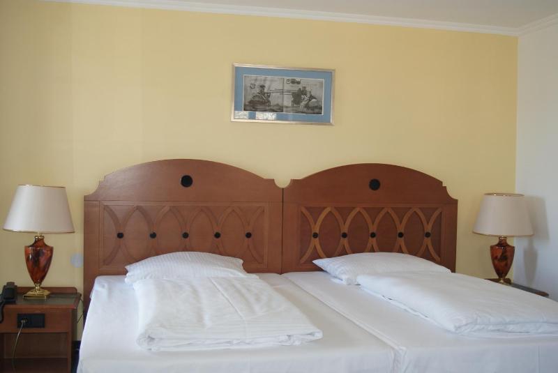 Double Room image 2