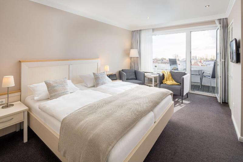 Standard Double Room with Balcony image 1