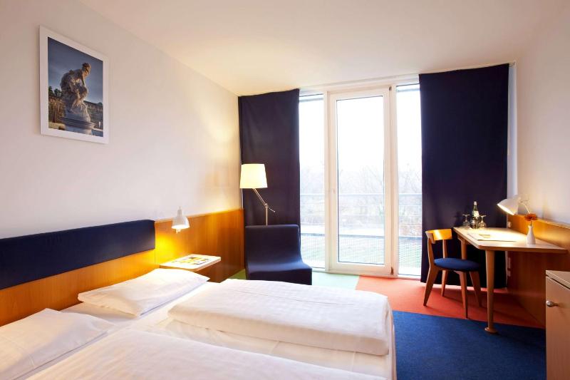 Executive Double Room image 3
