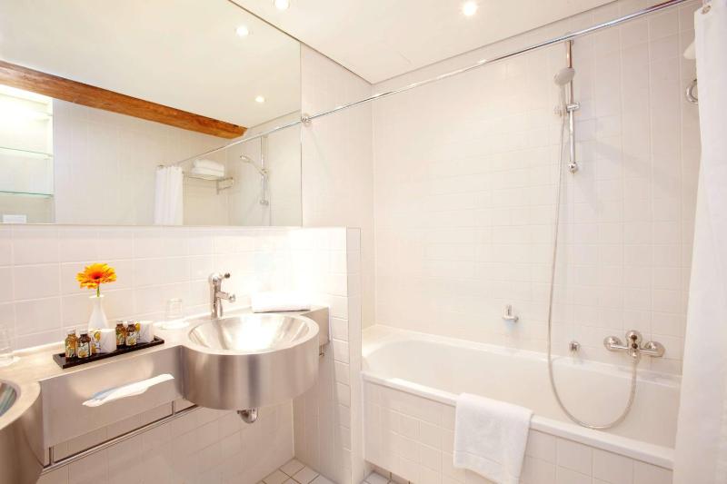 Deluxe Double Room image 2