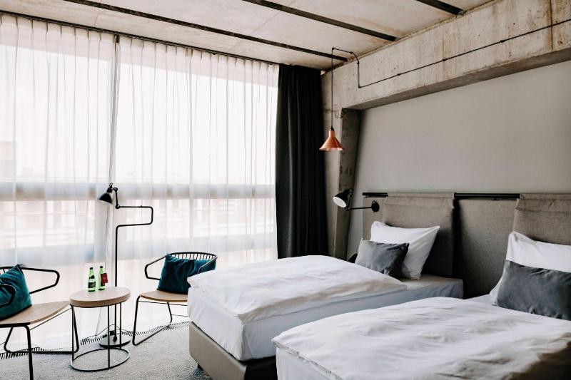 Superior Twin Room image 1