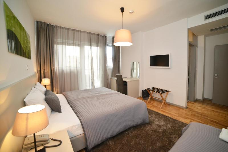 Standard Triple Room image 3