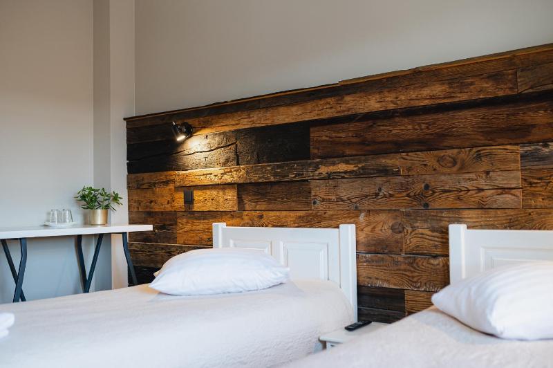 Standard Twin Room image 1