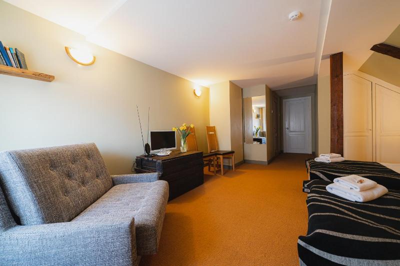 Superior Twin Room image 4