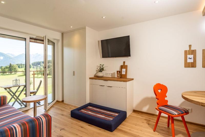 Apartment with Mountain View image 2