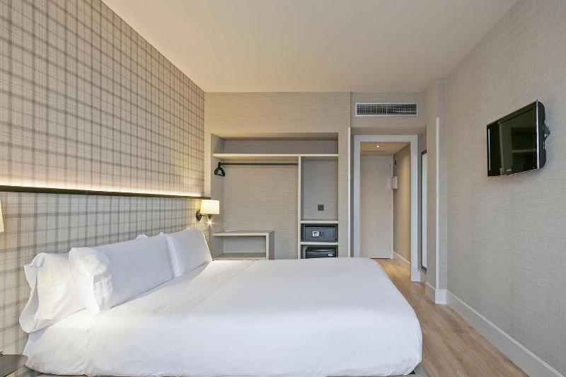Double Room image 1