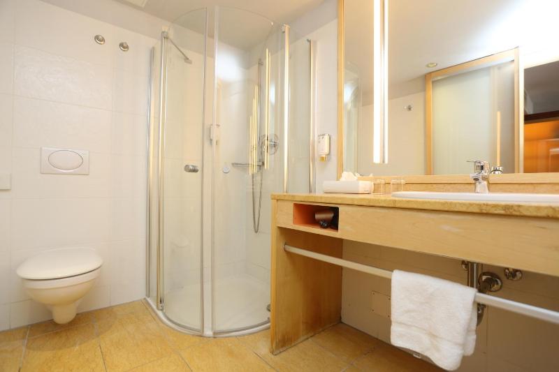 Standard Double Room image 3