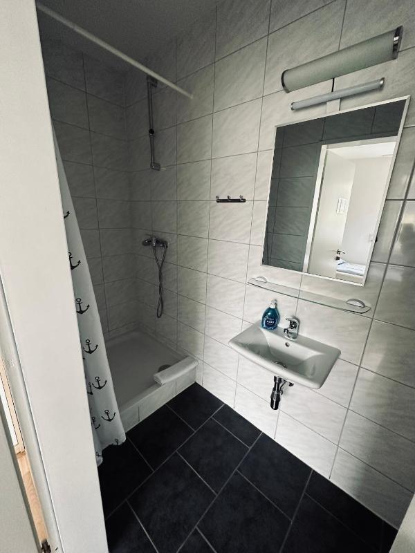 Single Room image 4