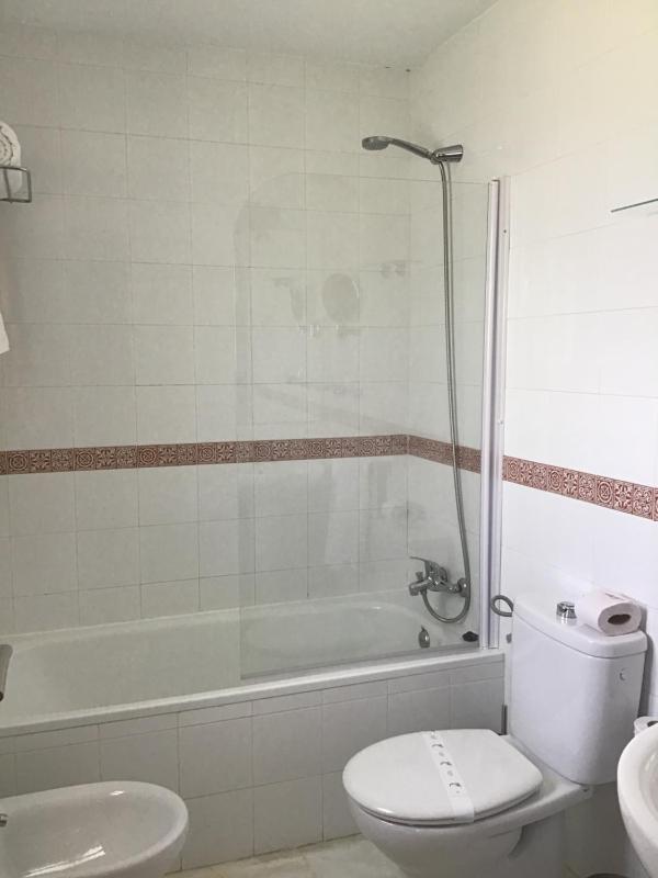 Standard Double Room image 3