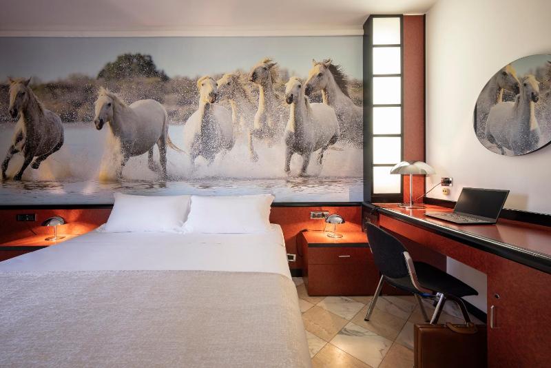 Deluxe Double or Twin Room image 1