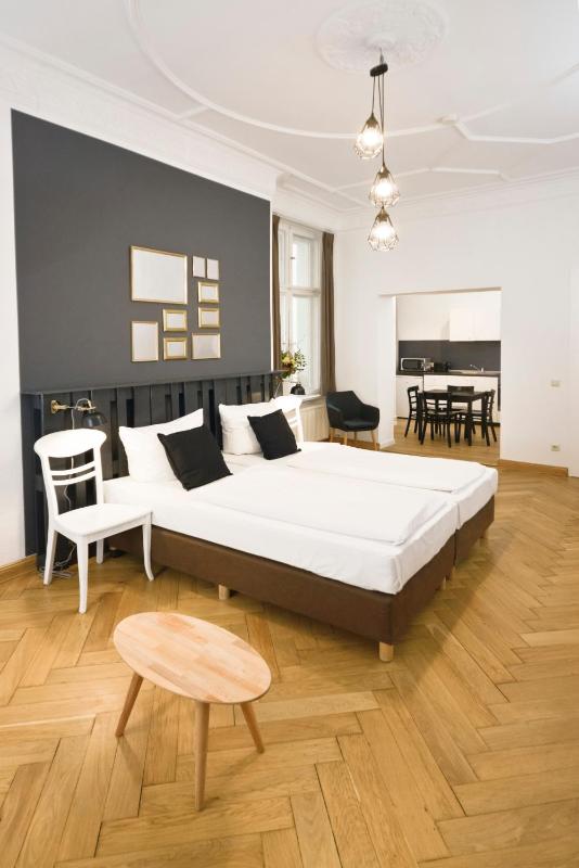 Studio Plus, Schönhauser Allee 5, Berlin - Mitte image 2