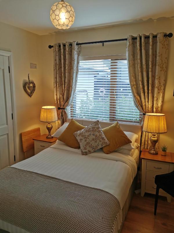 Standard Double Room image 4