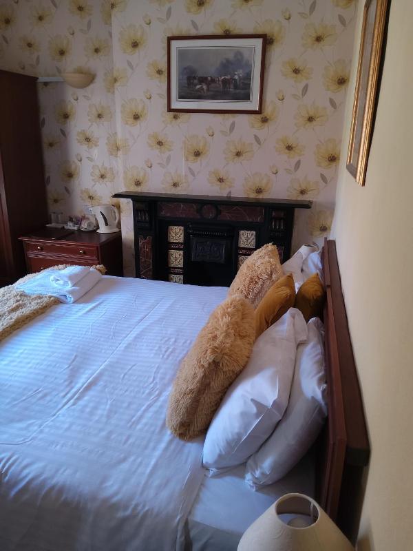 Large Double Room image 1