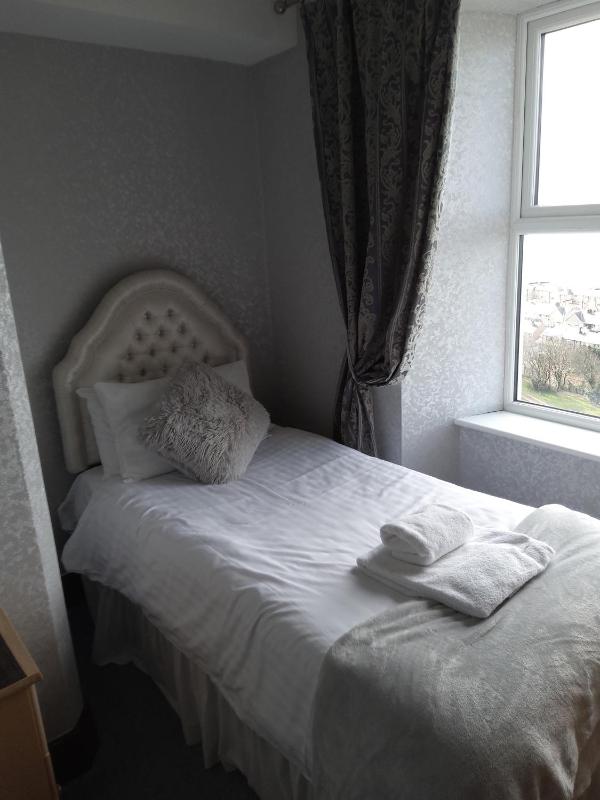 Single Room image 1