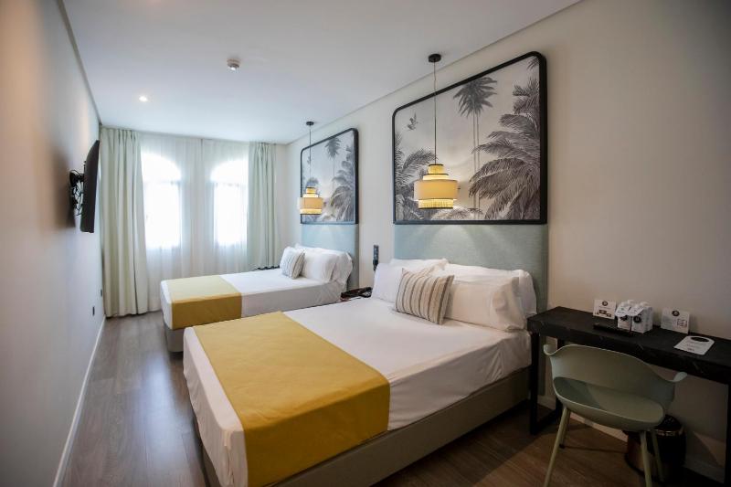 Triple Room image 1