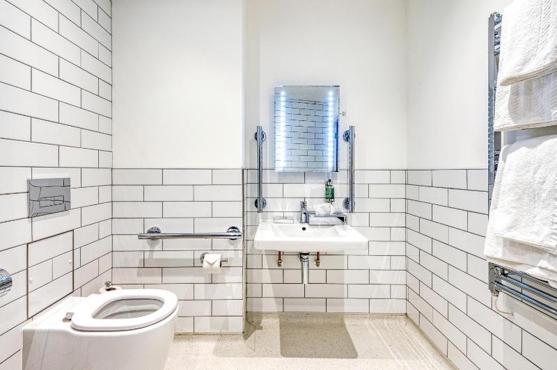 Twin Room - Disability Access image 3
