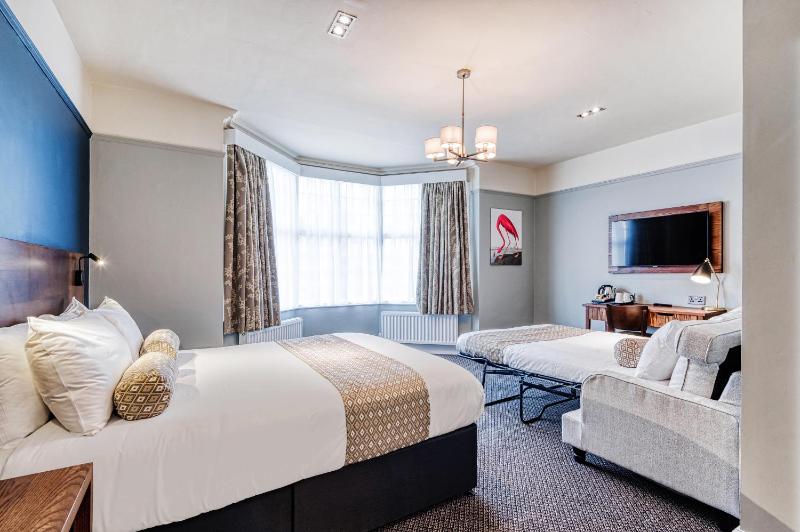 Family Room image 4
