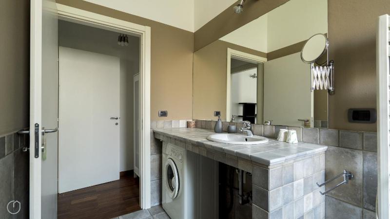 One-Bedroom Apartment image 2