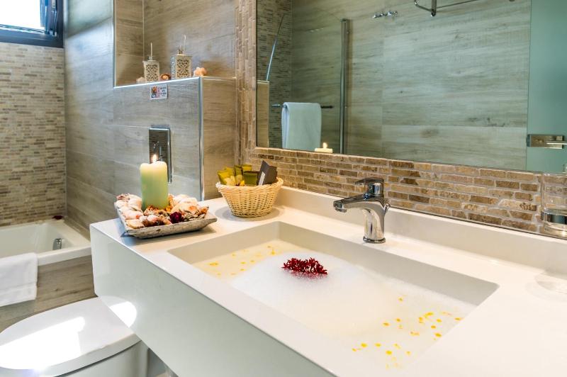Notos Deluxe Suite  image 3