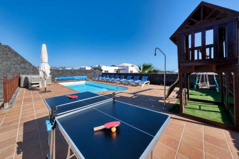 Villa Flavia-private pool, jacuzzi, sea views Images