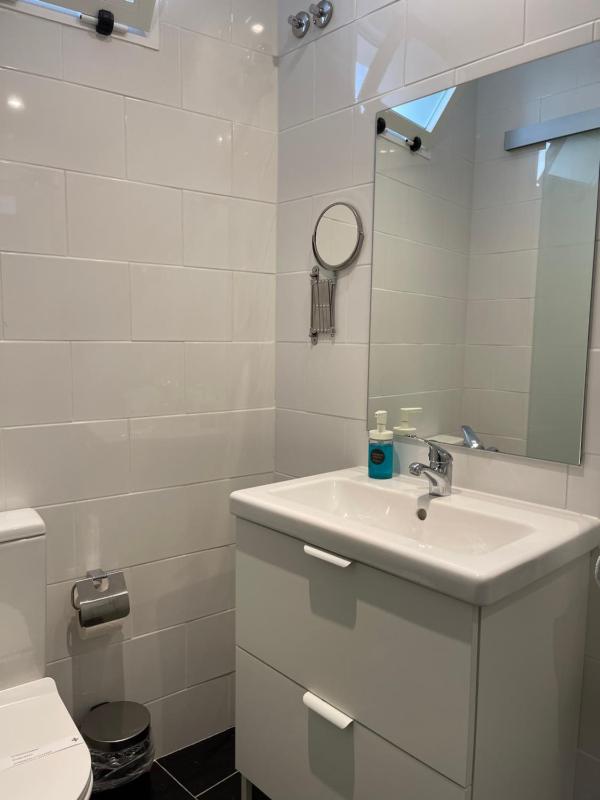 Double Room image 3