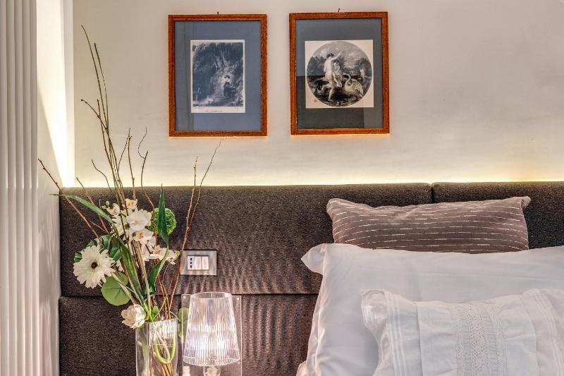 Double or Twin Room image 4