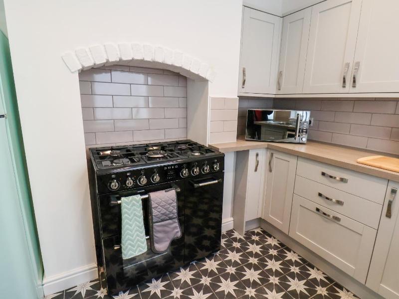46 St Mary's Walk - image 3