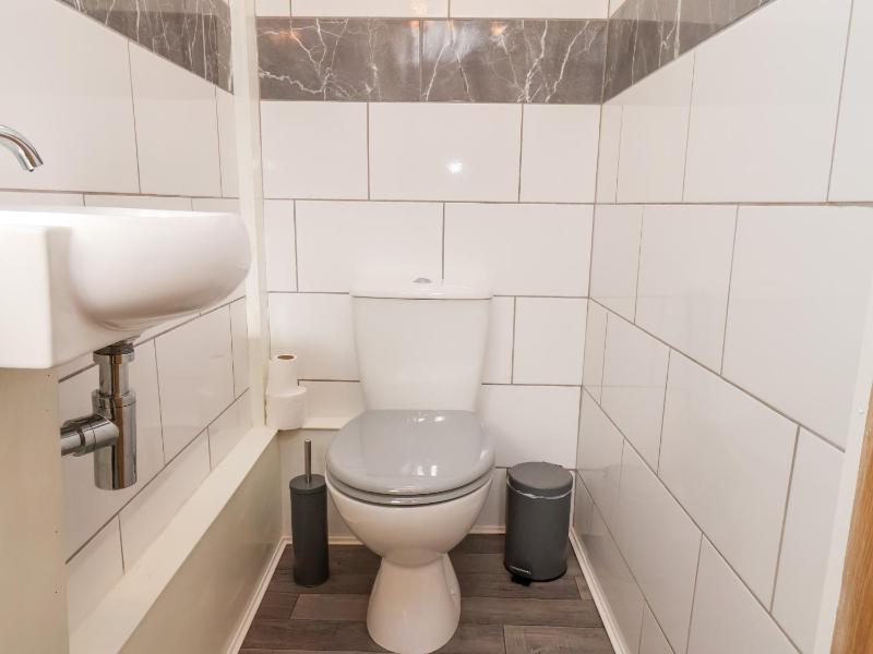 46 St Mary's Walk - image 17