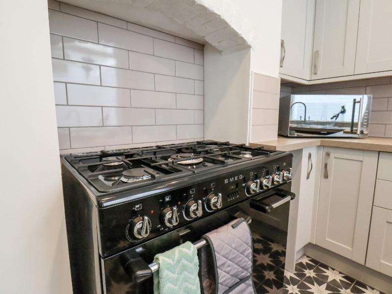 46 St Mary's Walk - image 11
