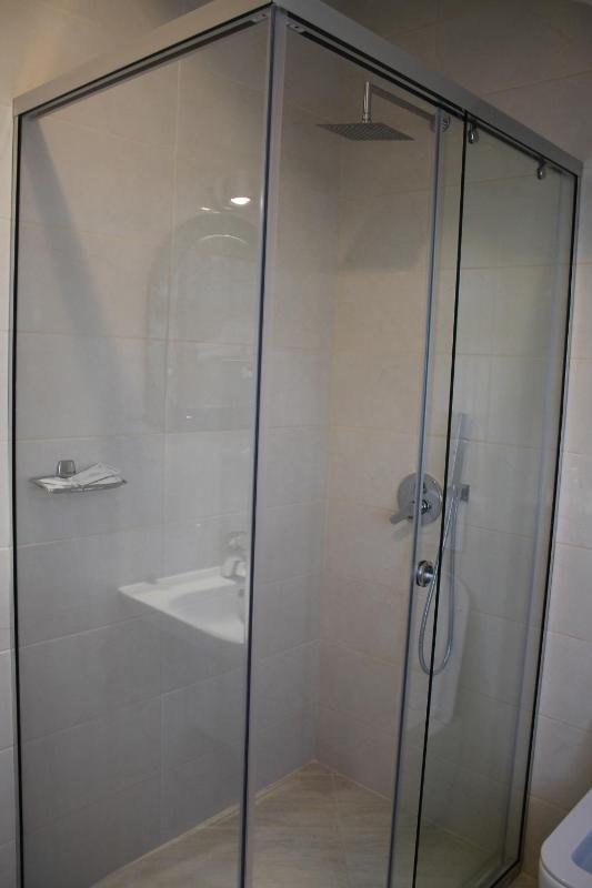 Standard Triple Room image 4